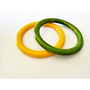 Vintage  Butterscotch Yellow and Green Swirl Bakelite Bangles - Set of 2